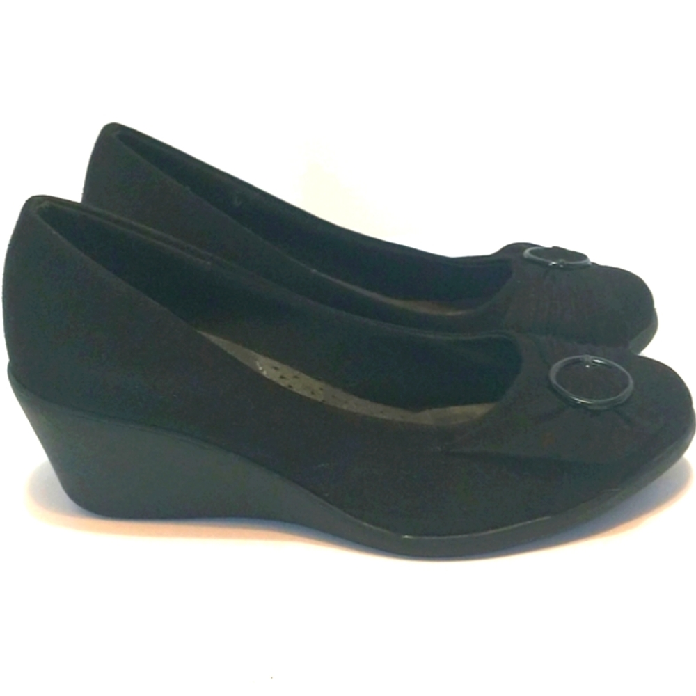Dexiflex comfort black dress shoes. Size 6.5 W. Comfy shoes for dress, work.